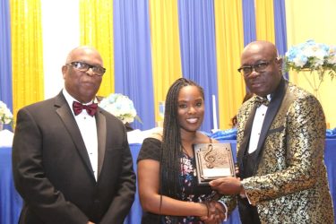 Harvey-MUSIC-award-1024×683 Harvey-MUSIC-award-1024x683